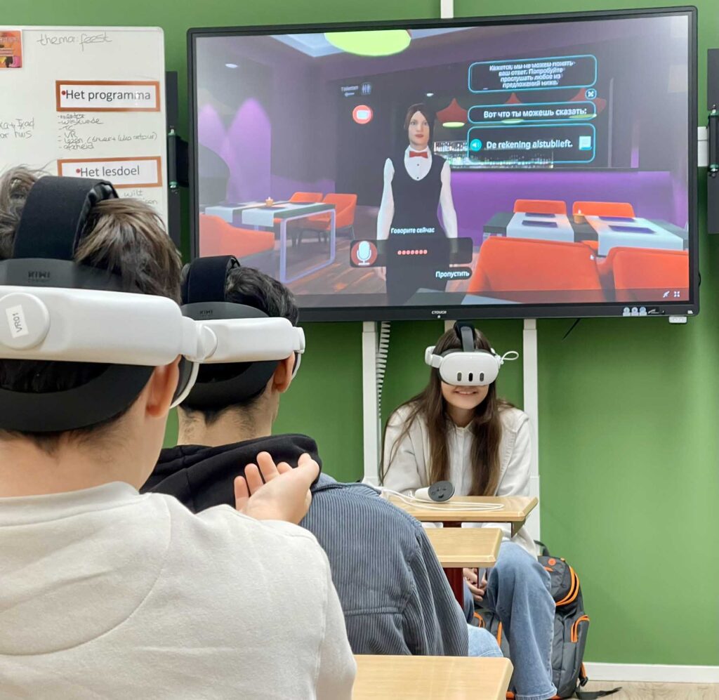 Leerlingen oefenen spreekvaardigheid met VR-headsets in de klas