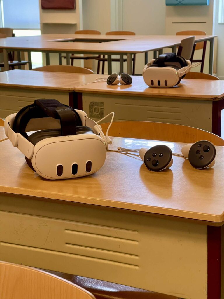 Meta Quest VR-headsets met controllers